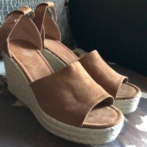 Size 7.5 Universal Thread heels